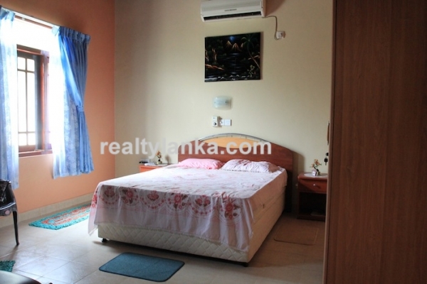 Small Villa In Hikkaduwa