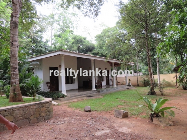 2 Villa Property In Meeripanna