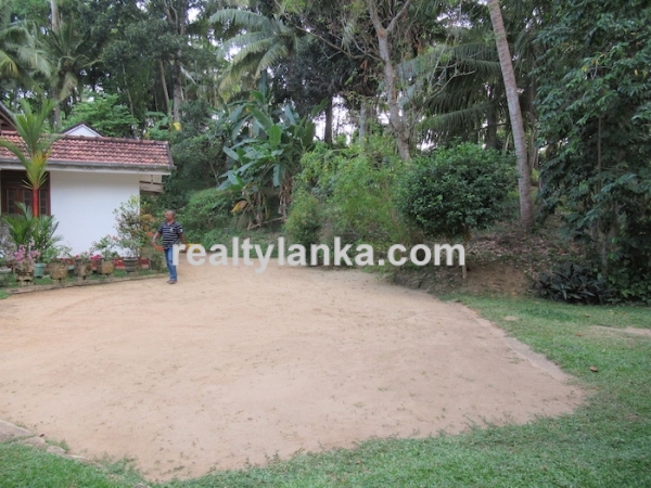 Well Maintained Colonial House Near Mirissa